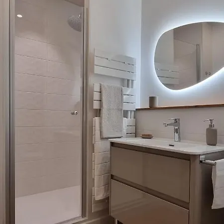 Au 53, Sous Le Chartil דירה